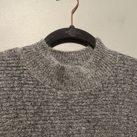 Sweater    - Picture 2 of 5